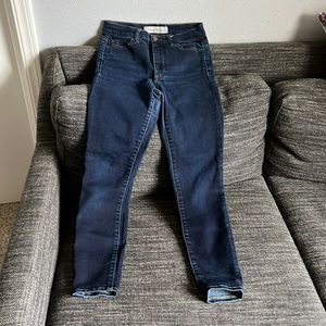 Gap true skinny dark wash jean size 25 petite